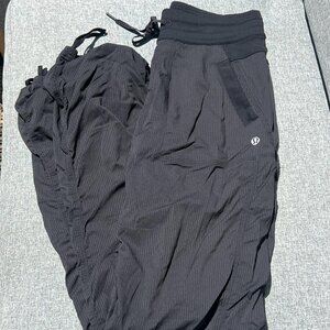 Lululemon lightweight long pants size 4